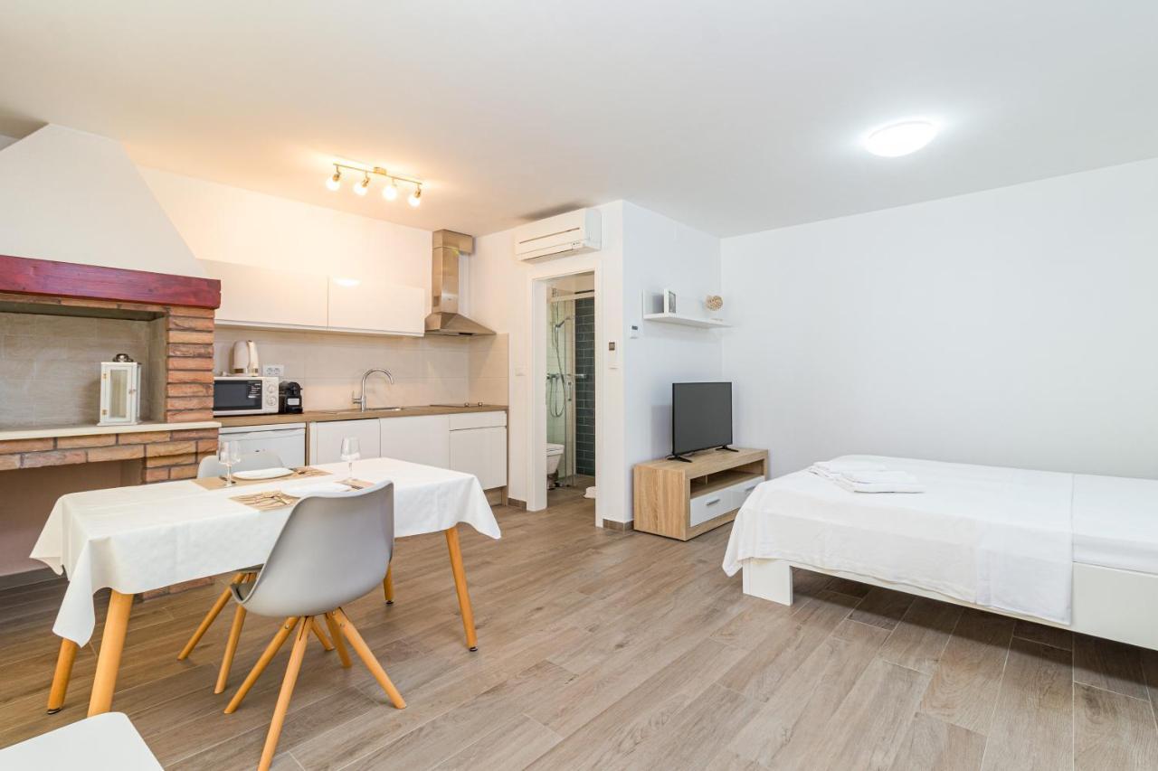Apartments Anna Ližnjan Eksteriør billede